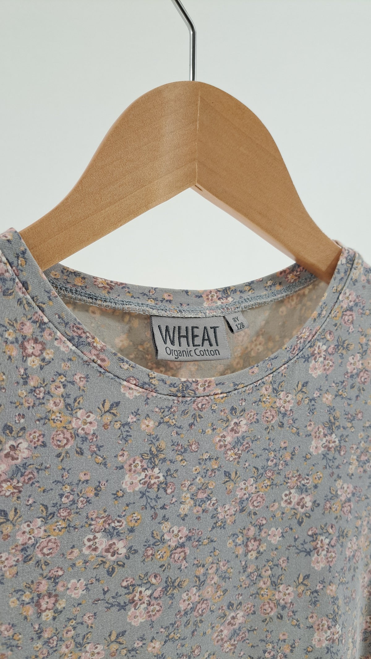 WHEAT • KJOLE • GRÅ BLOMSTRET • STR. 128