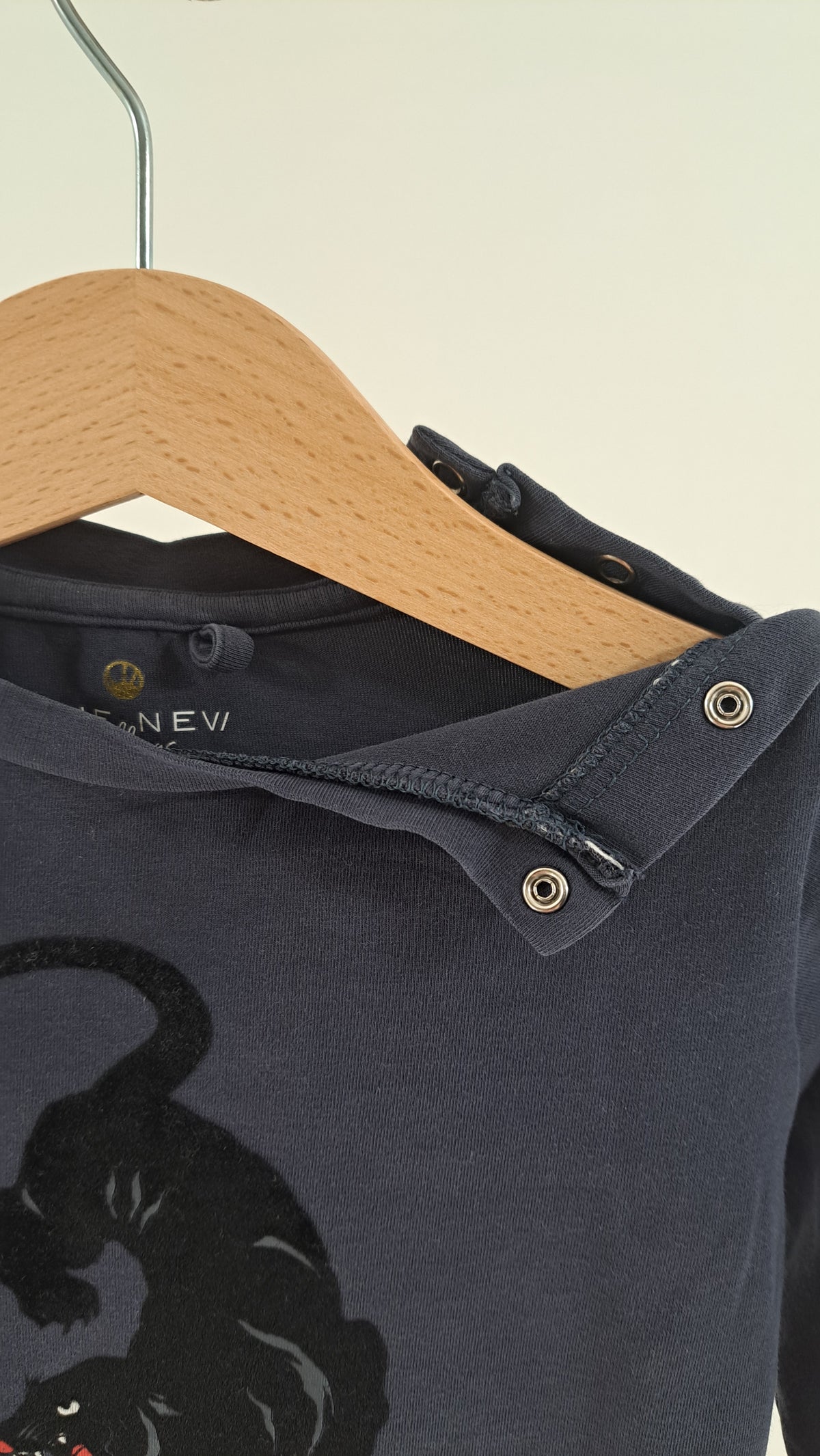 NYHET • T-SHIRT • NAVY PANTERPRINT • STORLEK 86