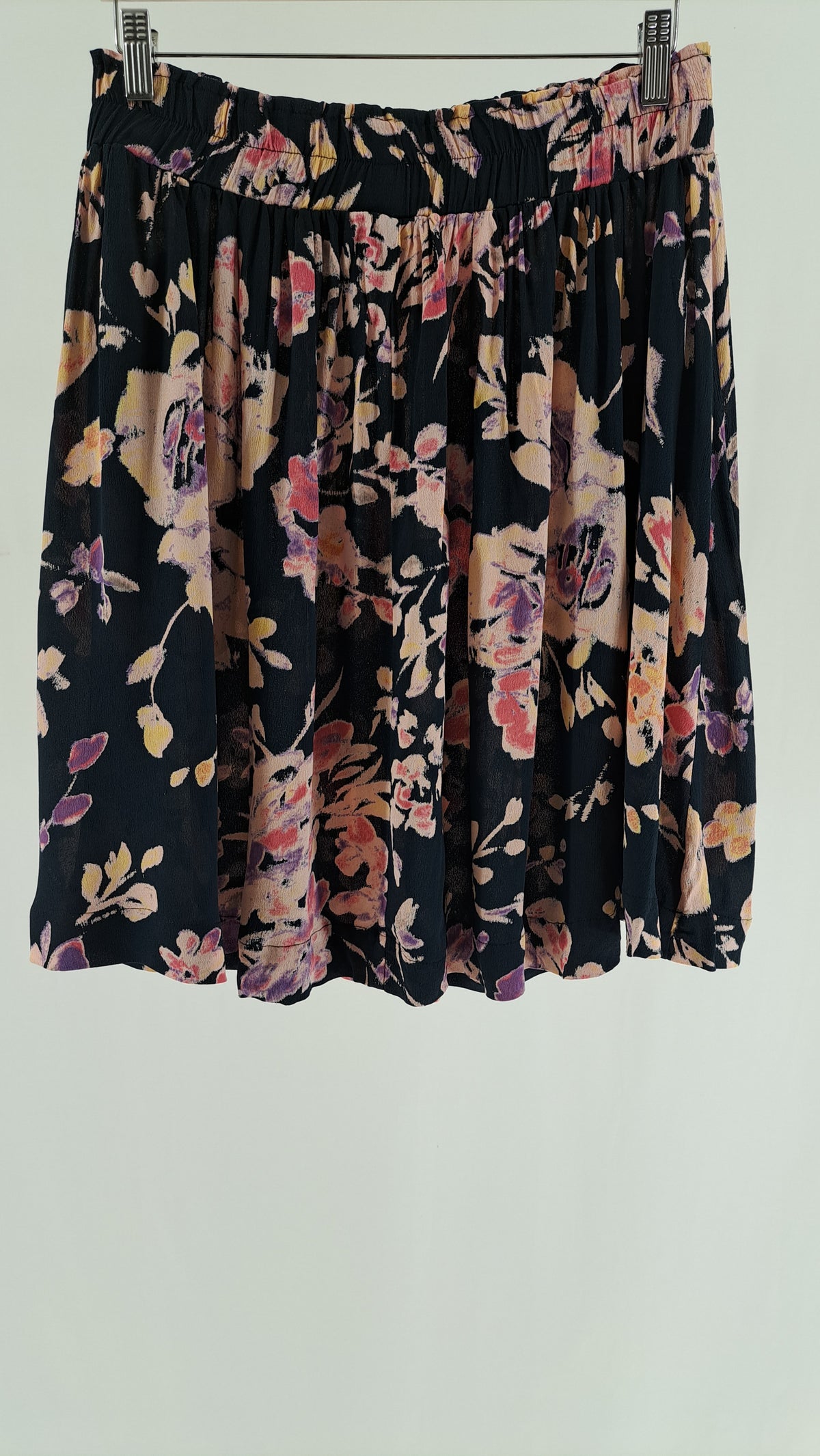 GANNI • SKIRT • BLACK/PINK FLORAL PRINT • SIZE XL