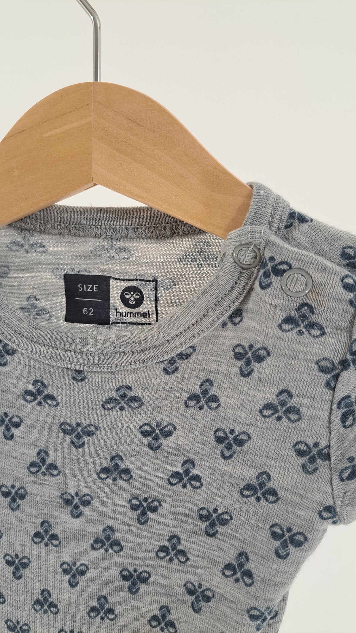 HUMMEL • BODY • GRÅ CHEVRON • STR. 62