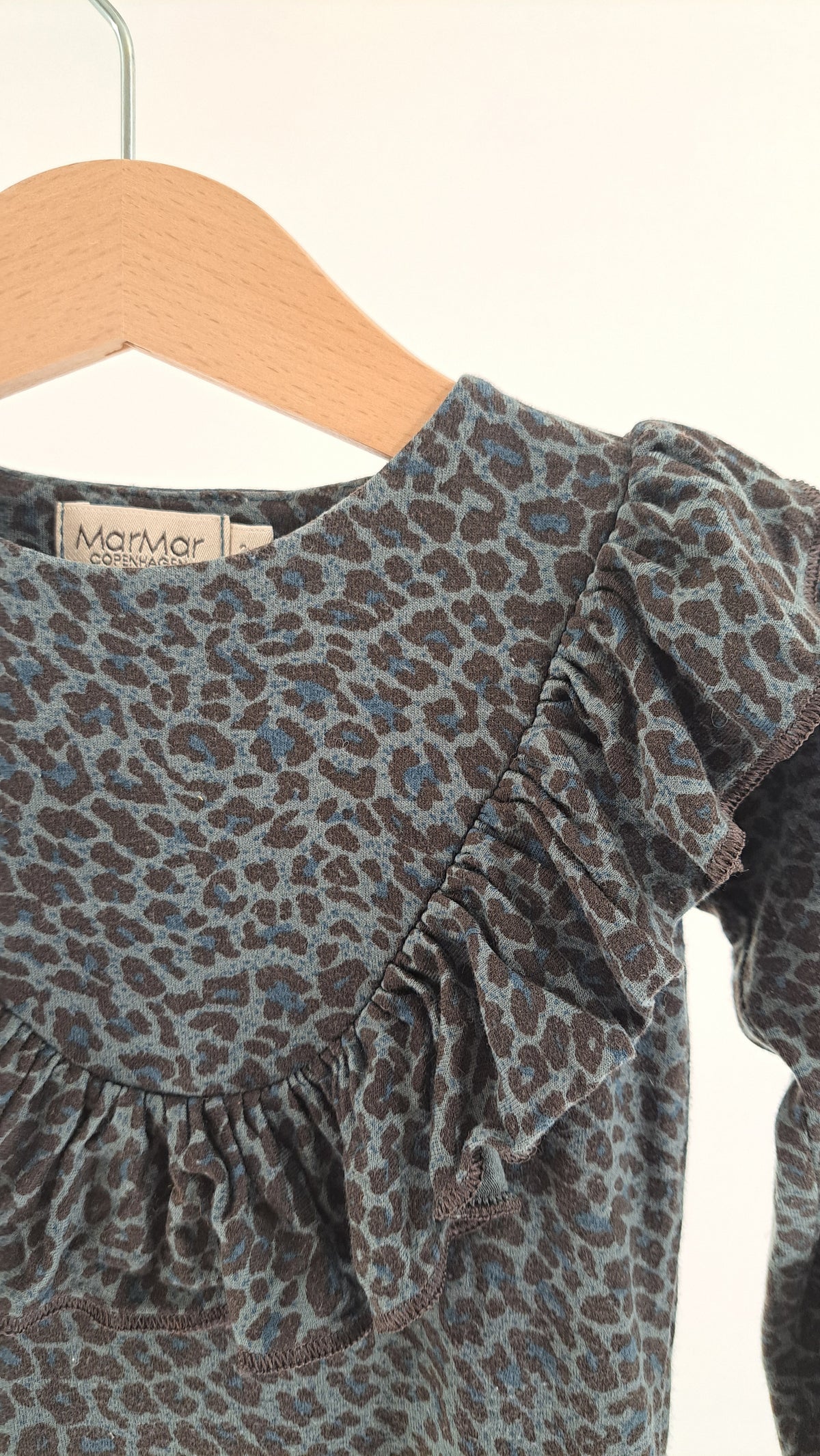 MARMAR COPENHAGEN • BODY • BLÅGRÅ LEOPARD VOLANGER • STORL. 92