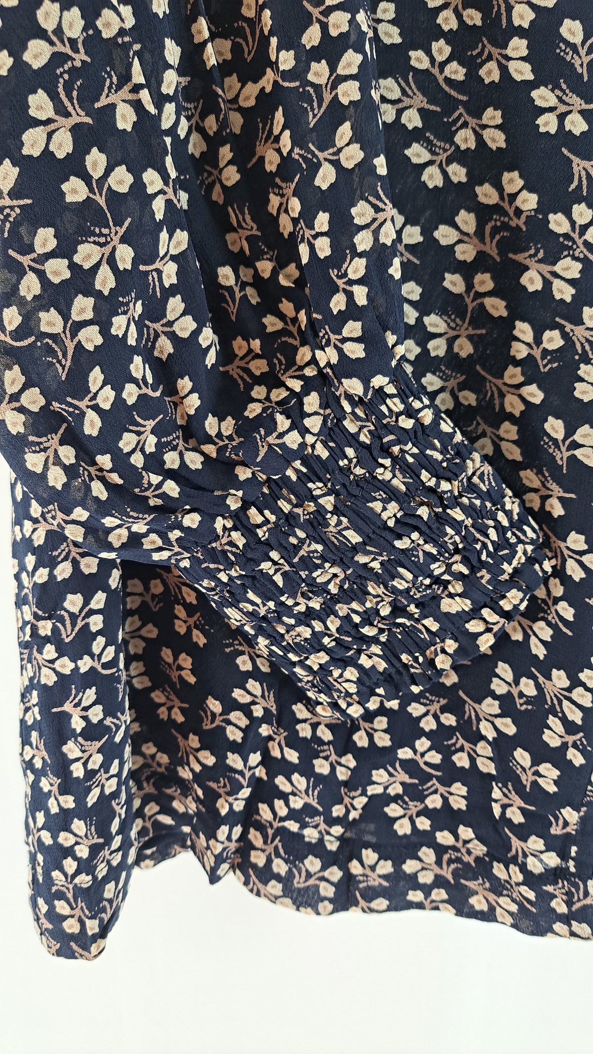 GANNI • BLOUSE • NAVY/CREAM FLORAL PRINT • SIZE XL (42)