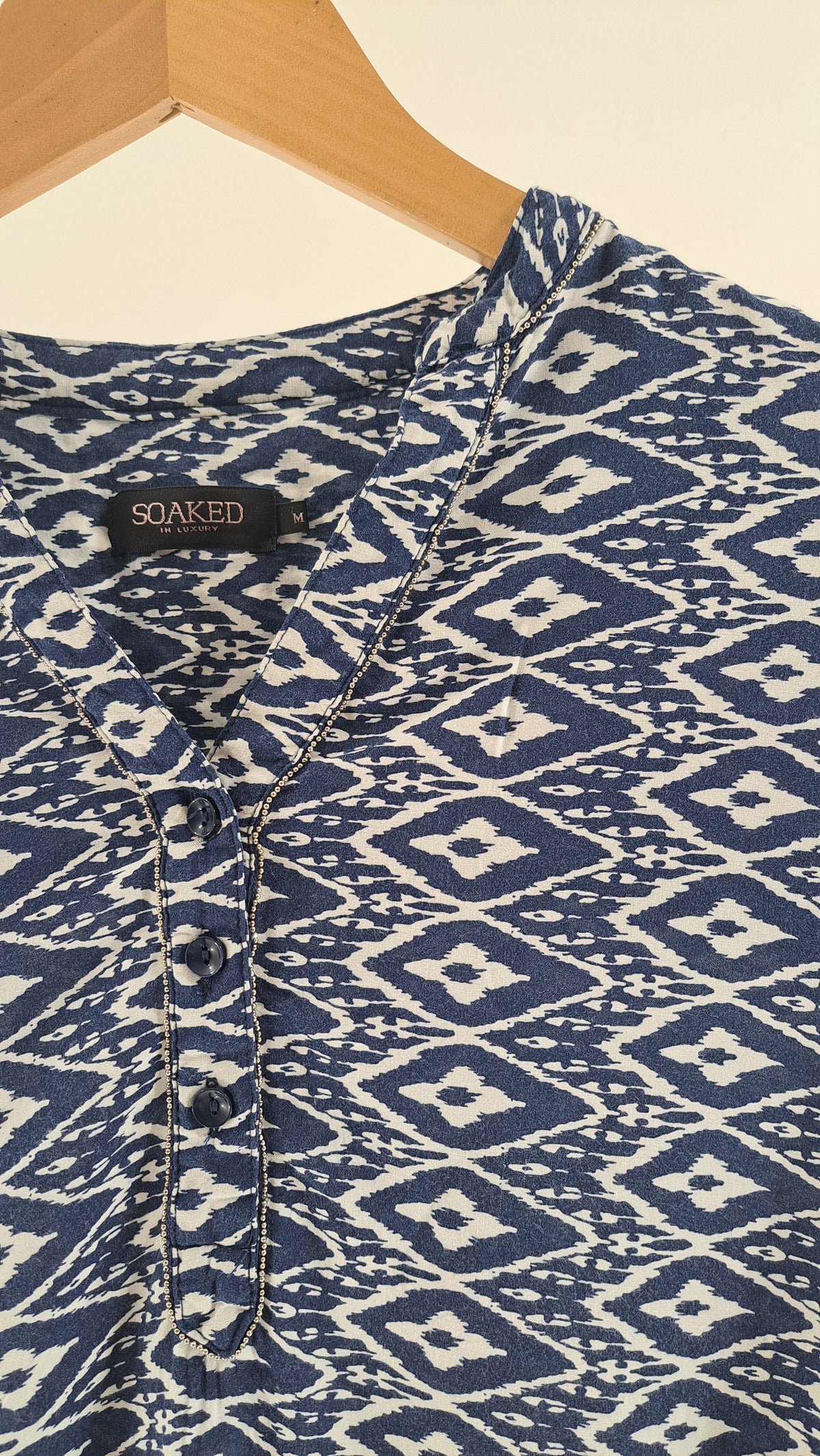 SOAKED IN LUXURY • BLUSE • NAVY IKAT • STR. M
