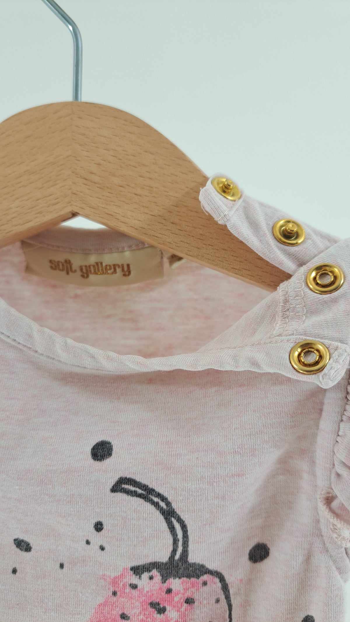 SOFT GALLERY • BODY • ROSA CHILI • STR. 68