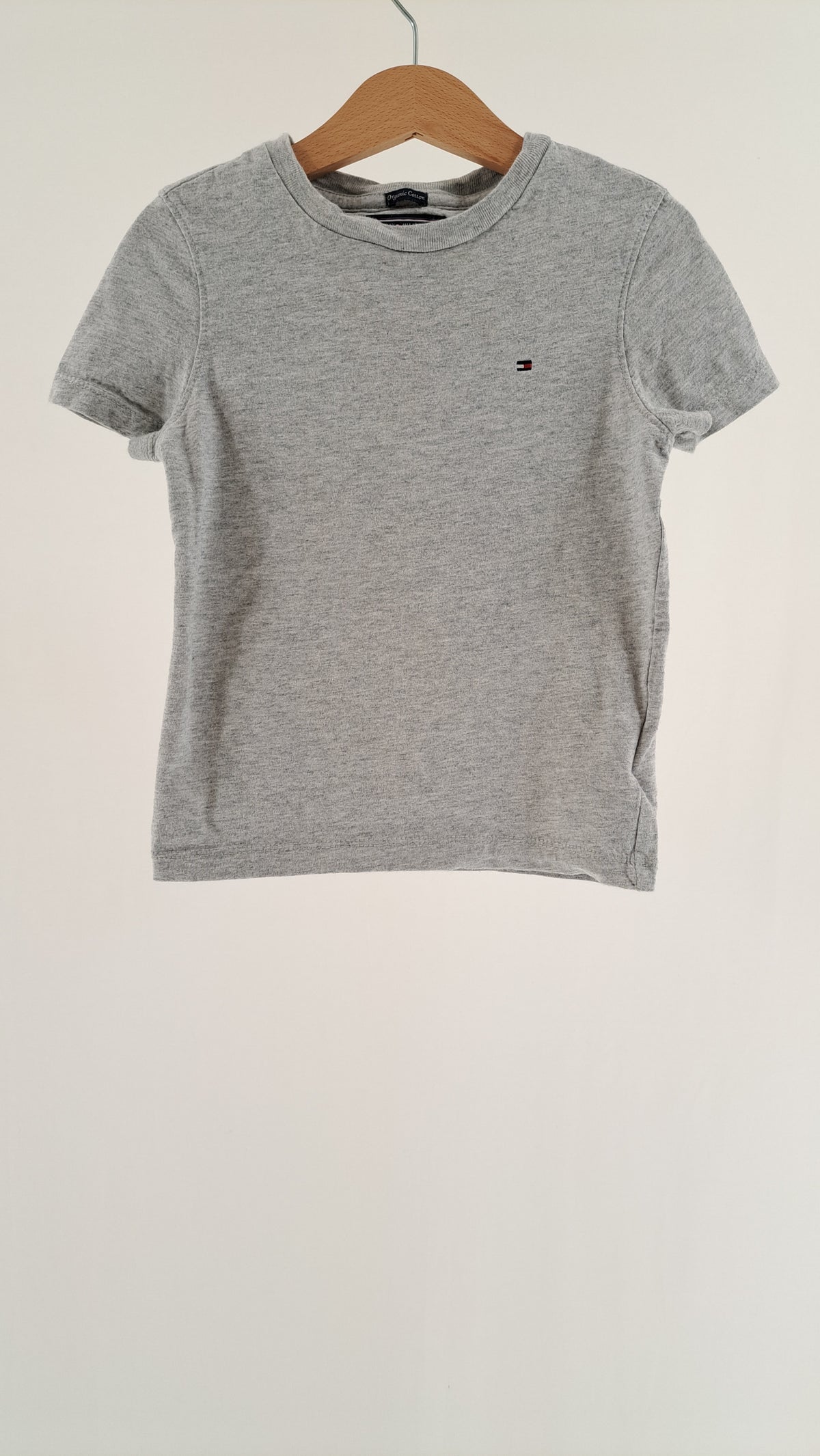 TOMMY HILFIGER • T-SHIRT • GRÅ • STR. 104
