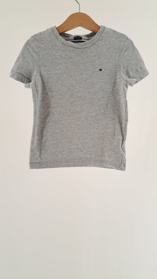 TOMMY HILFIGER • T-SHIRT • GREY • SIZE 104