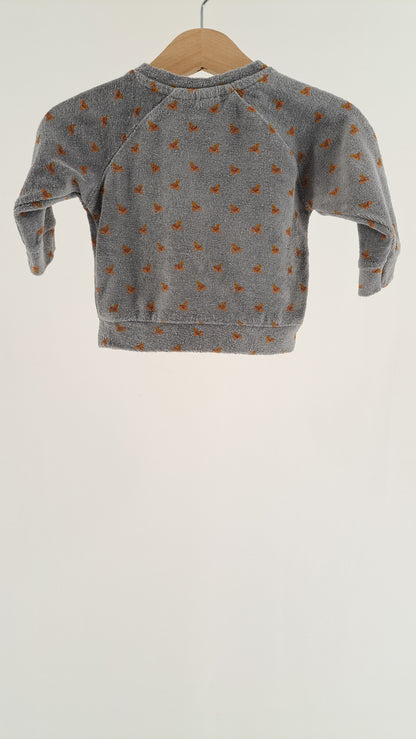 LIL' ATELIER • SWEATER • STØVET BLÅ BLOMSTER • STR. 62