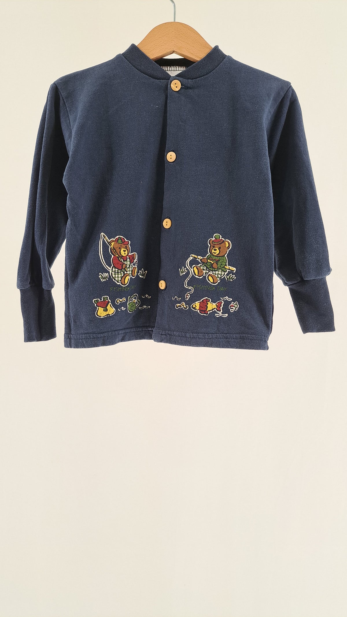 Mørkeblå vintage Baby Club cardigan i 100% bomuld med bamsemotiv og træknapper