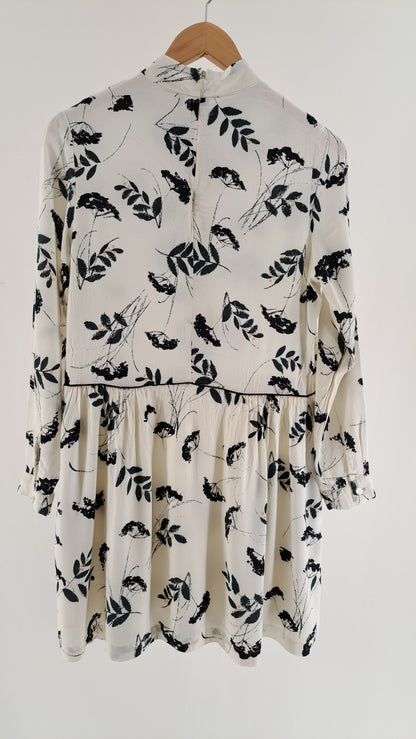 GANNI • KLÄNNING • OFFWHITE BLOMMIG • STORLEK M