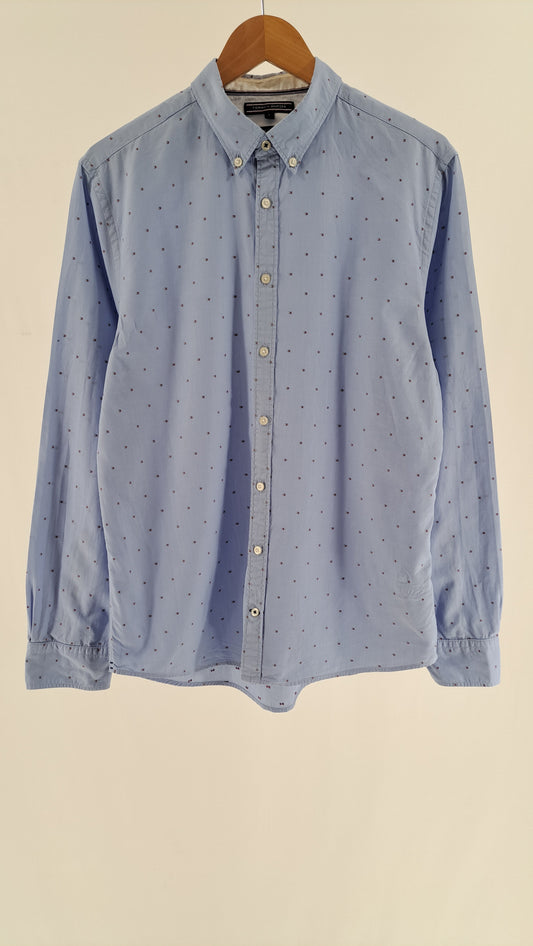 TOMMY HILFIGER • SHIRT • LIGHT BLUE FLAG PRINT • SIZE L