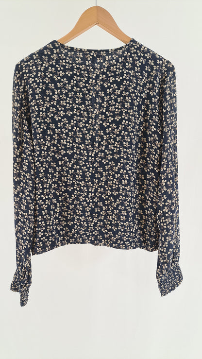 GANNI • BLOUSE • NAVY/CREAM FLORAL PRINT • SIZE XL (42)