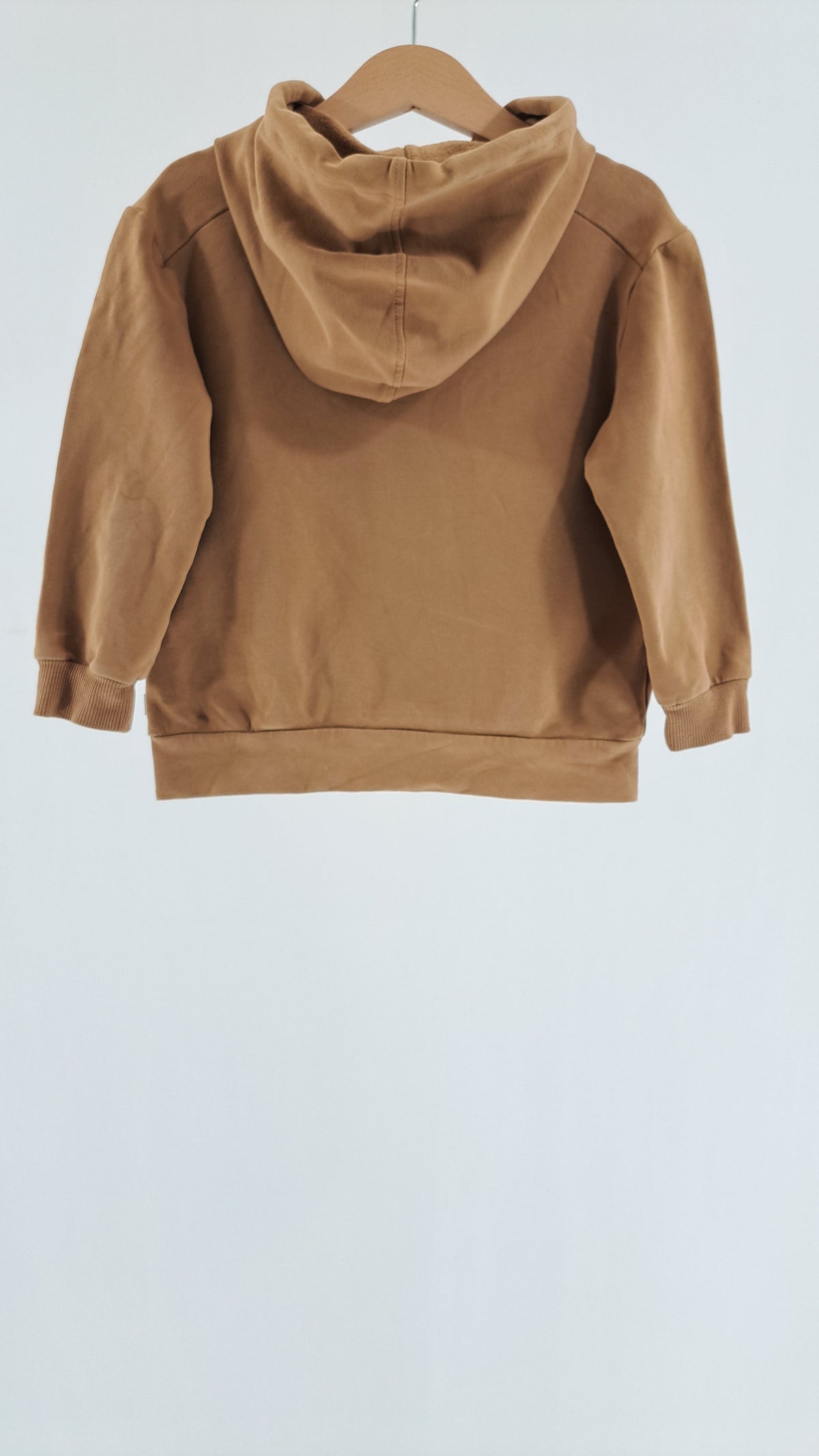 Brun Wheat børne hoodie med hætte set bagfra