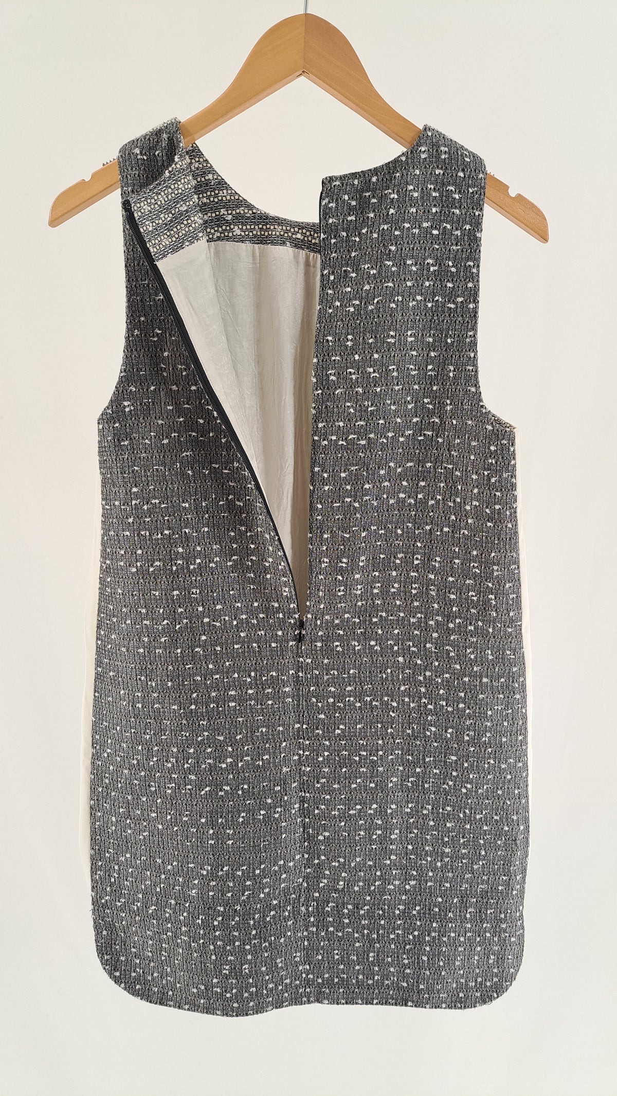 BY MALENE BIRGER • KJOLE • GRÅ/HVID TWEED • STR. S