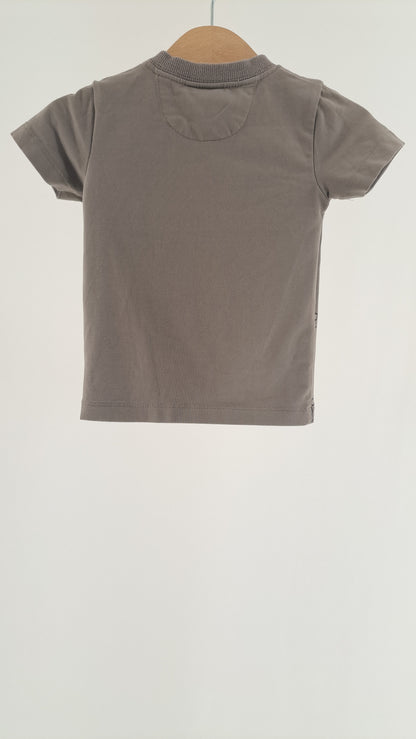 EN FANT • T-SHIRT • GRÅ STRUDS PRINT • STR. 74