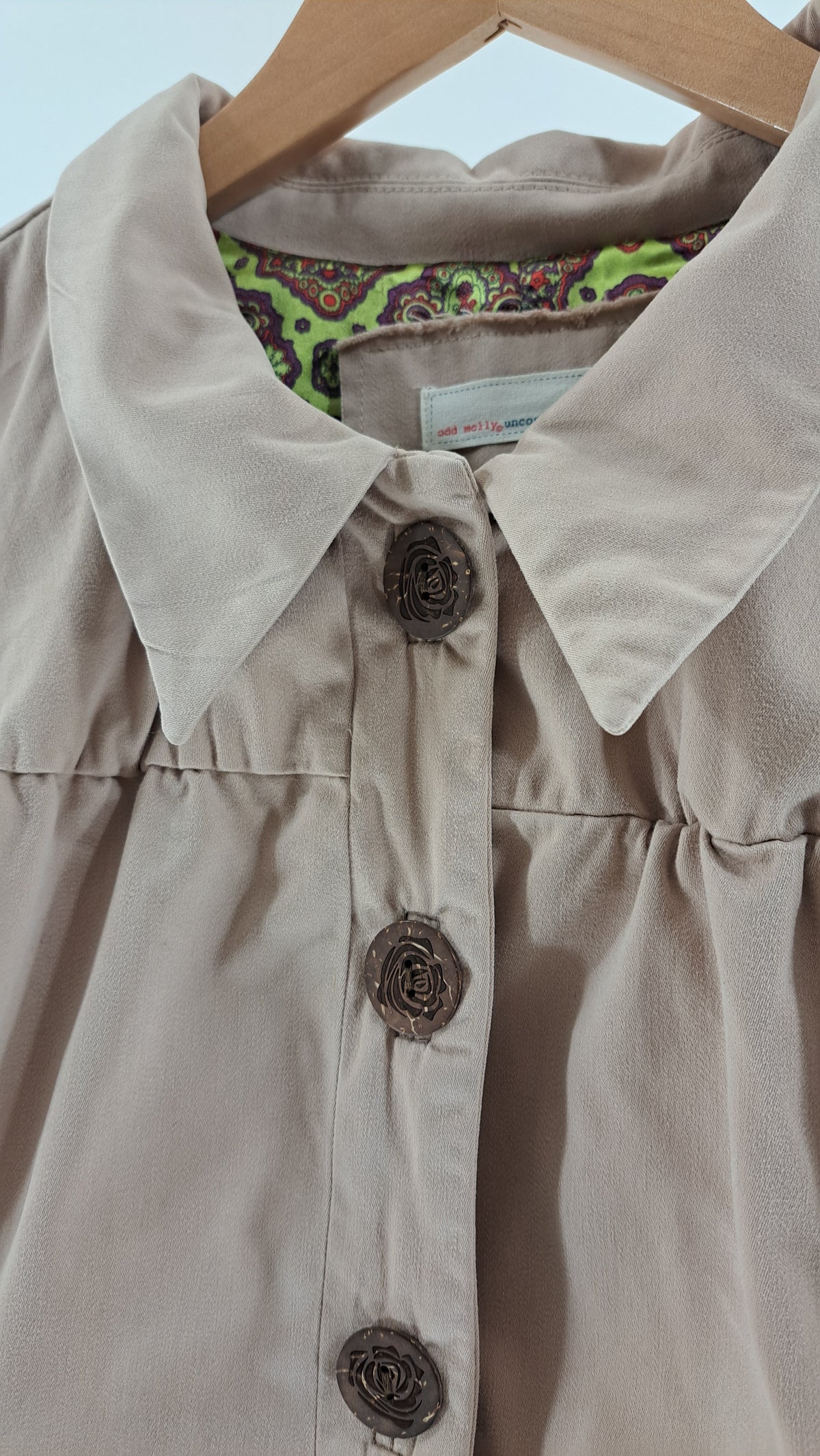 ODD MOLLY • FRAKKE • SANDBEIGE ROSENDETALJER • STR. L