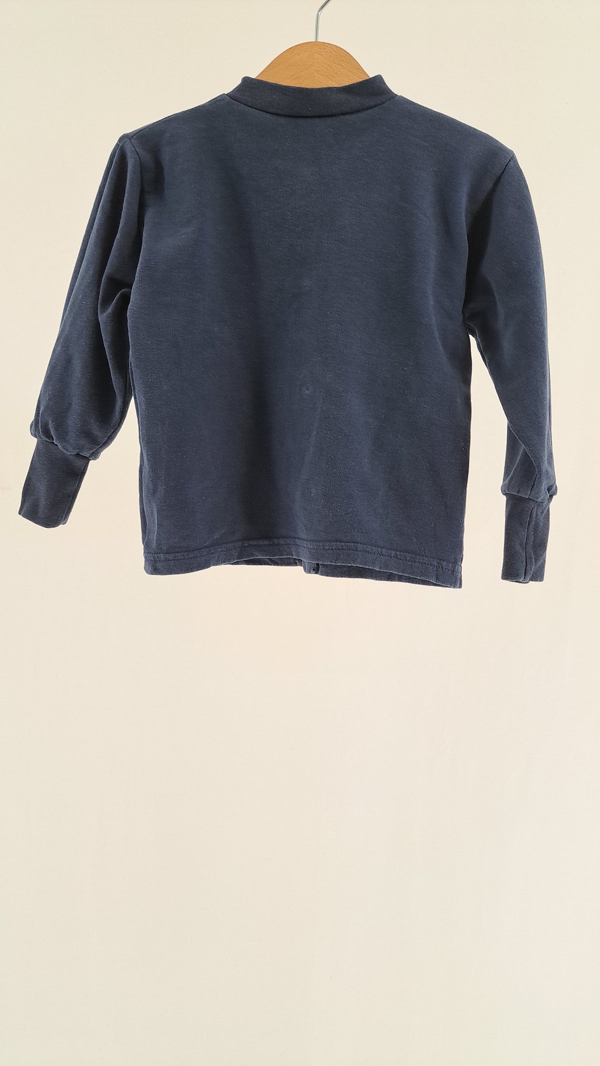 Mørkeblå vintage børnecardigan fra Baby Club set bagfra