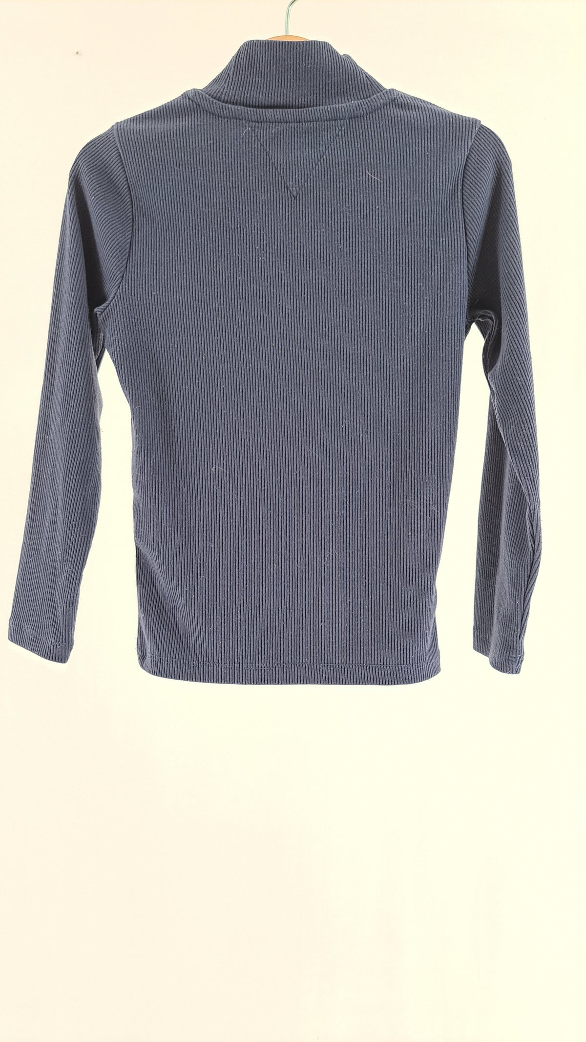 Mørkeblå langærmet Tommy Hilfiger bluse til børn set bagfra