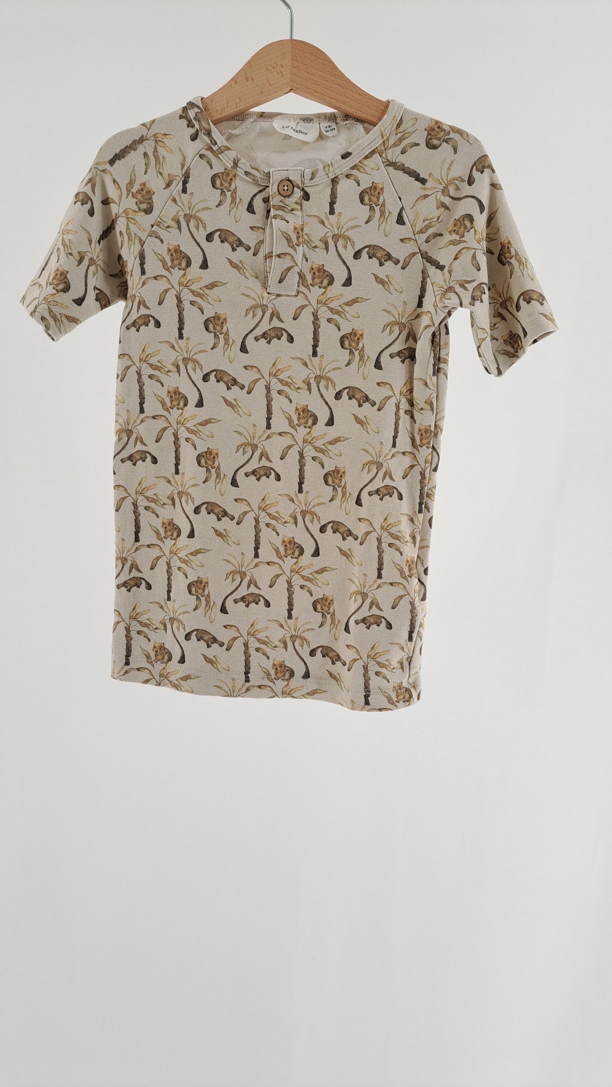 LIL' ATELIER • T-SHIRT • SAND TROPISK • STL. 122/128