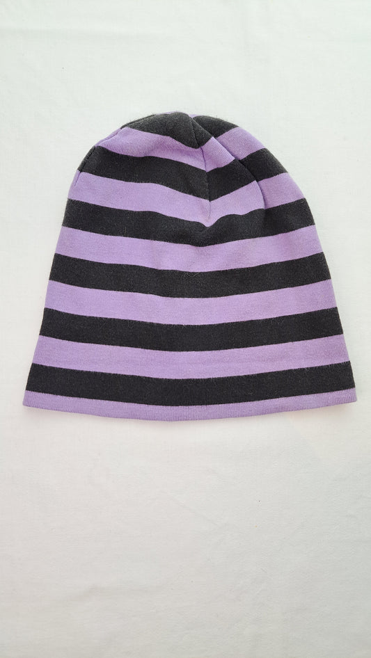 KATVIG • BEANIE • LILLA/SORT STRIB • STR. 104-116