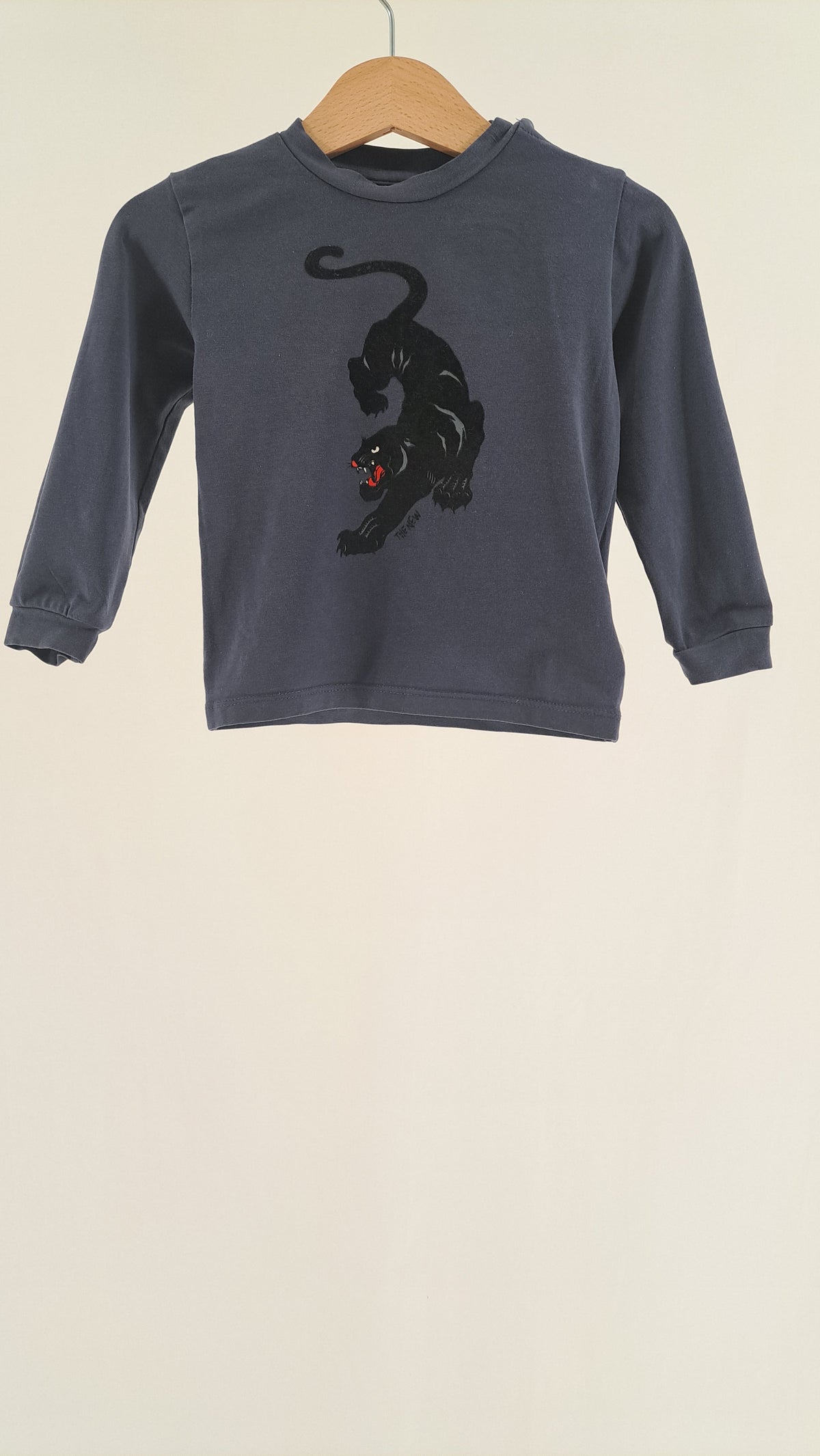 NYHET • T-SHIRT • NAVY PANTERPRINT • STORLEK 86