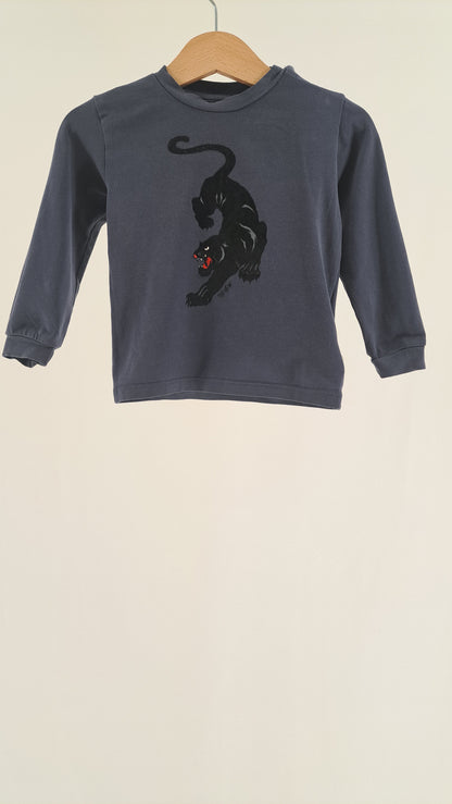 NYHET • T-SHIRT • NAVY PANTERPRINT • STORLEK 86
