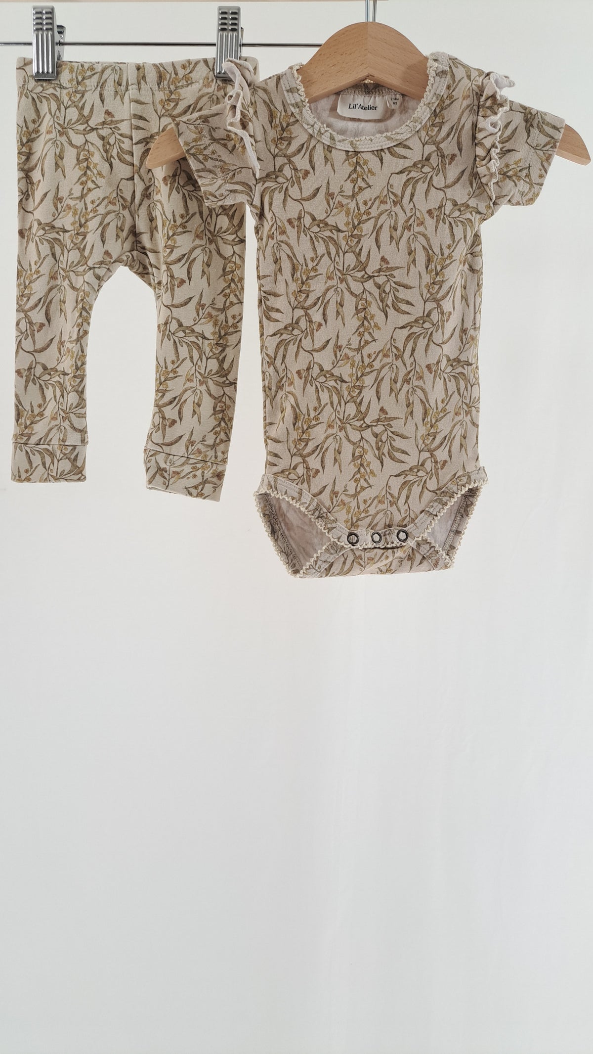 LIL' ATELIER • SET • CRÈME LEAF PRINT • SIZE 62