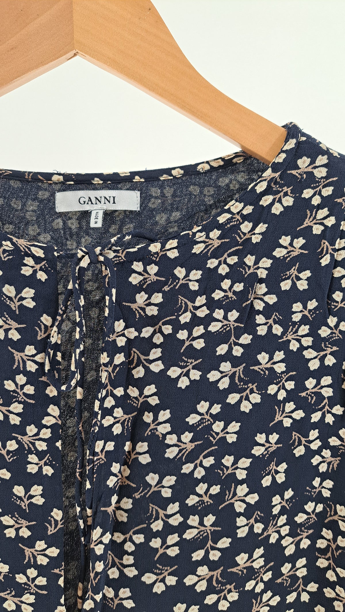 GANNI • BLOUSE • NAVY/CREAM FLORAL PRINT • SIZE XL (42)