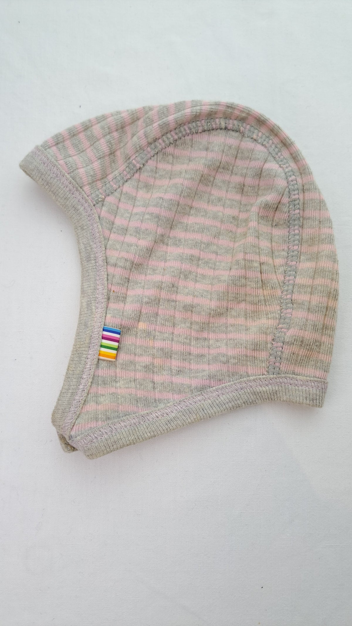 JOHA • HJELM • ROSA/GRÅ STRIB • STR. 4-9 MDR. (45 CM)