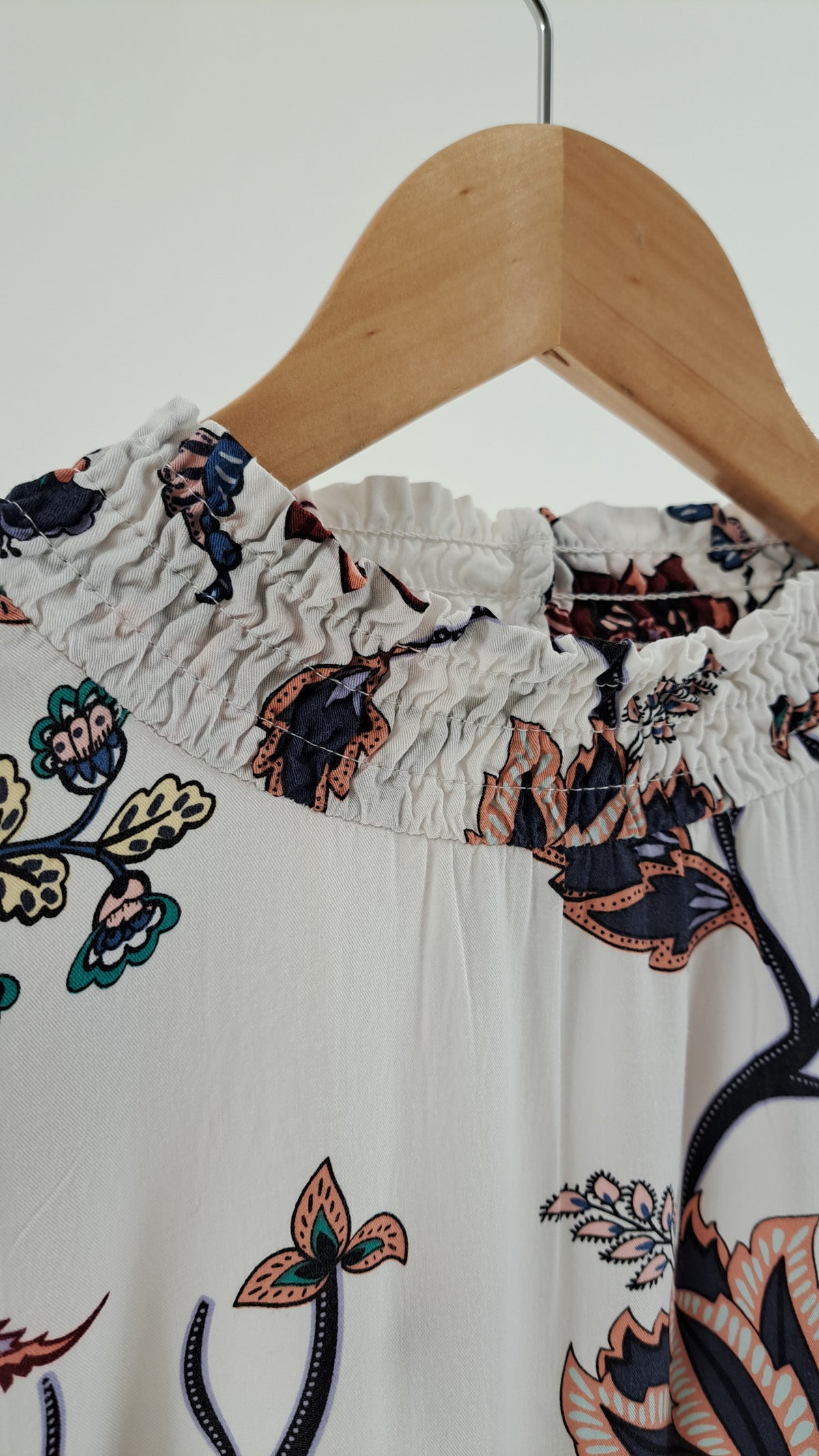 PART TWO • BLOUSE • WHITE FLORAL • SIZE L