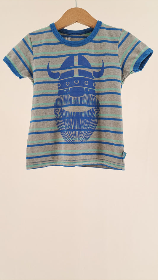 DANEFÆ • T-SHIRT • GREY STRIPES BLUE VIKING • SIZE 98