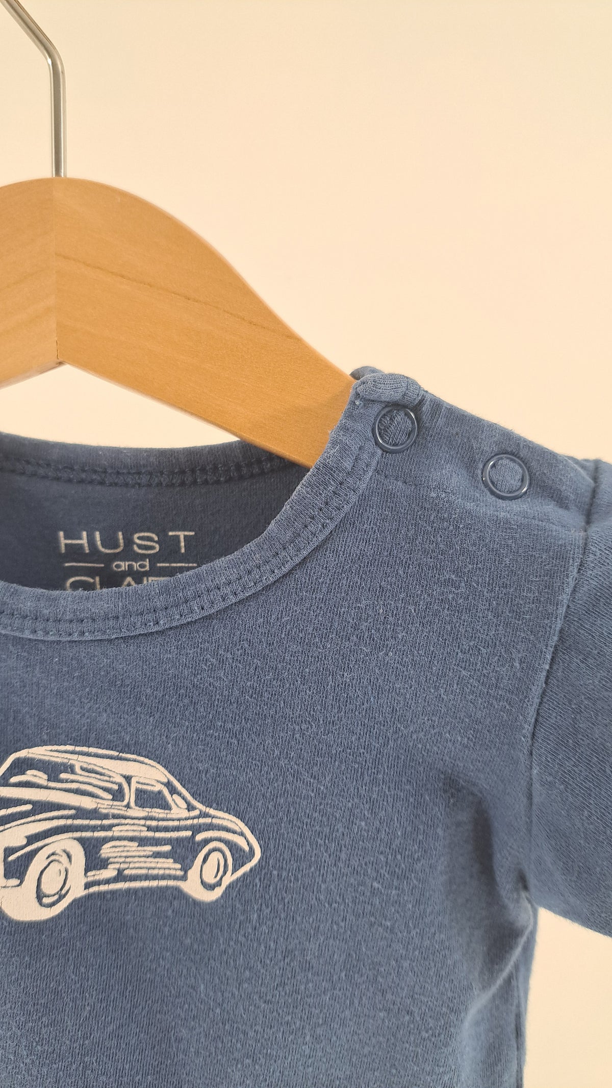 HUST & CLAIRE • BODY • STØVET BLÅ BIL PRINT • STR. 68
