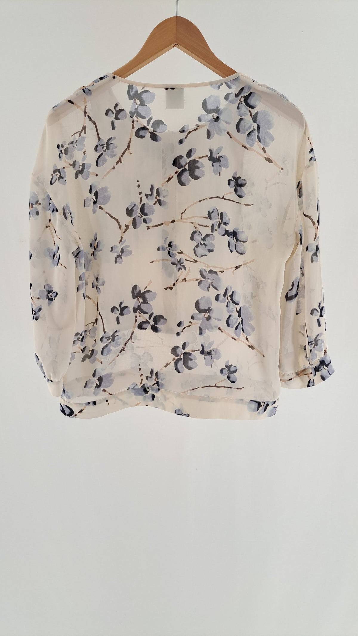 BAUM UND PFERDGARTEN • BLOUSE • CREAM FLORAL • SIZE M