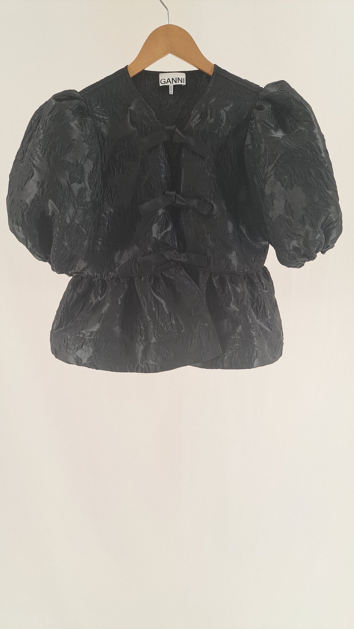 GANNI • BLOUSE • BLACK JACQUARD • SIZE M