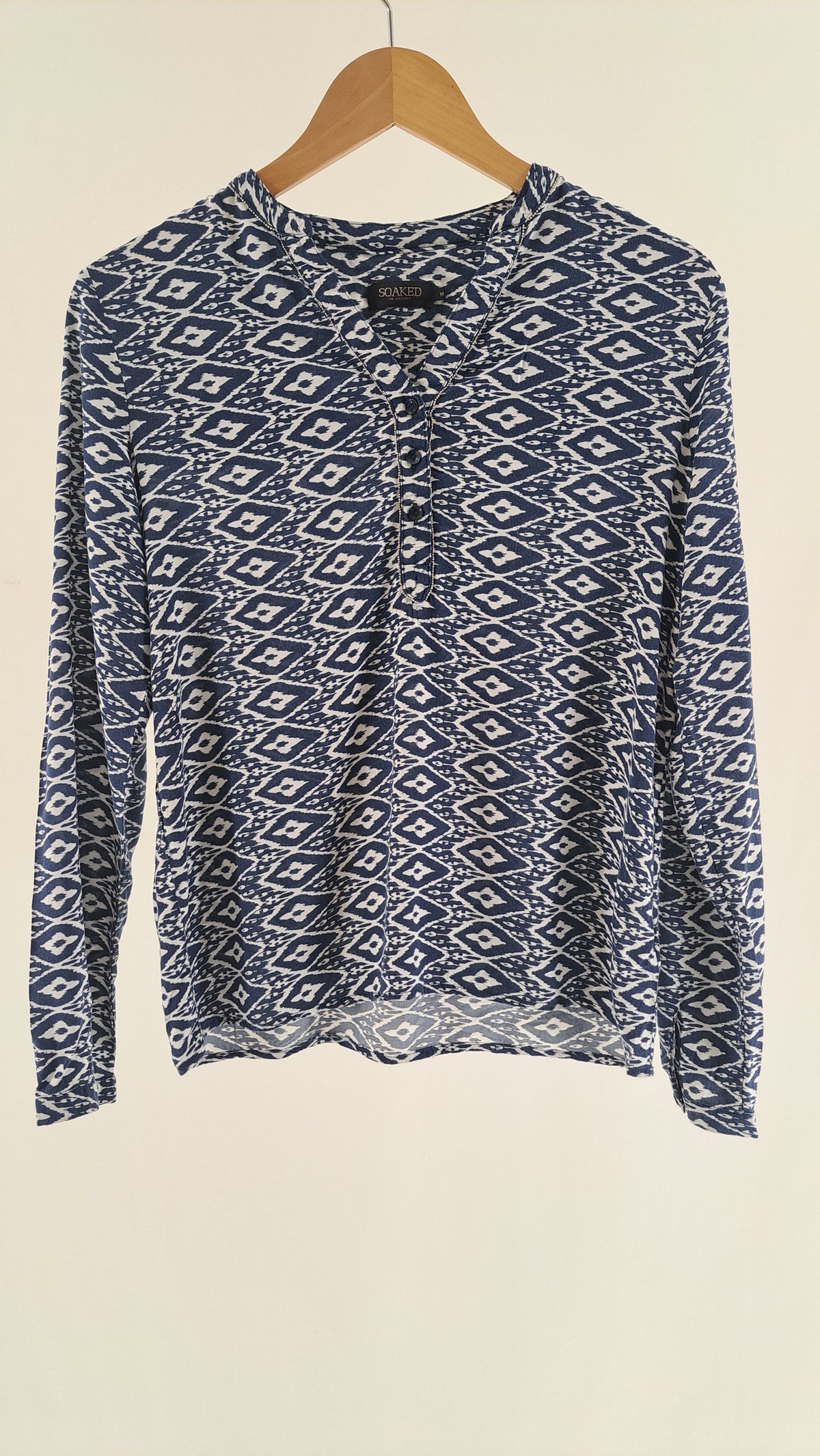 SOAKED IN LUXURY • BLUSE • NAVY IKAT • STR. M