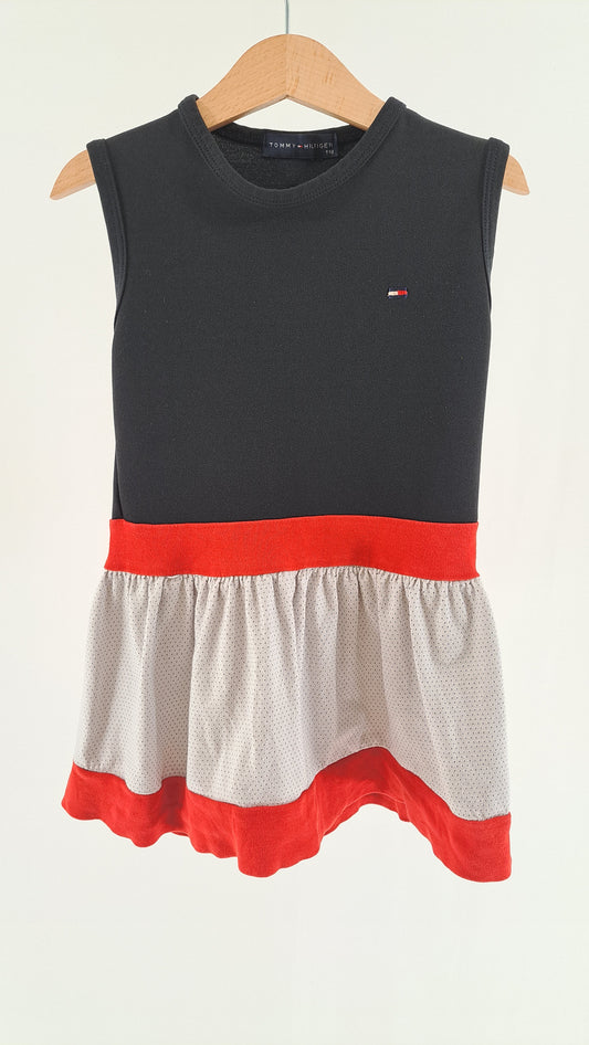 TOMMY HILFIGER • KJOLE • SORT/RØD/GRÅ COLORBLOCK • STR. 110