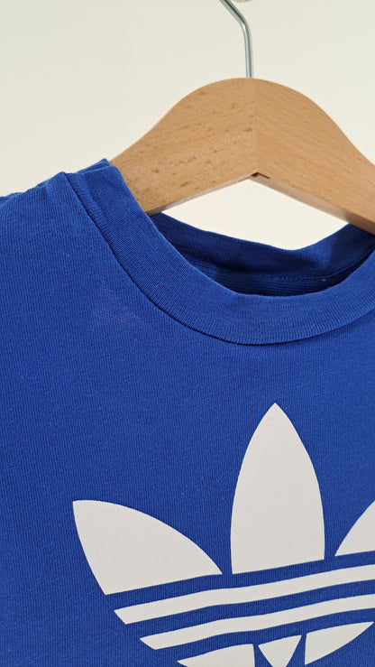 ADIDAS ORIGINALS • T-SHIRT • KUNGSBLÅ/VIT TREFOIL • STL. 68