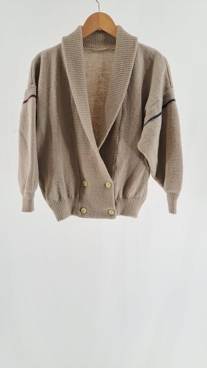Beige vintage Schoeller uldcardigan med sjalskrave og dobbeltradet knaplukning set forfra