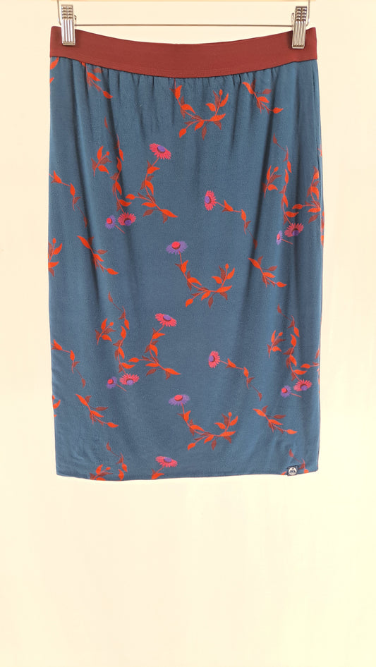 DANEFÆ • SKIRT • PETROL BLUE FLOWER • SIZE L