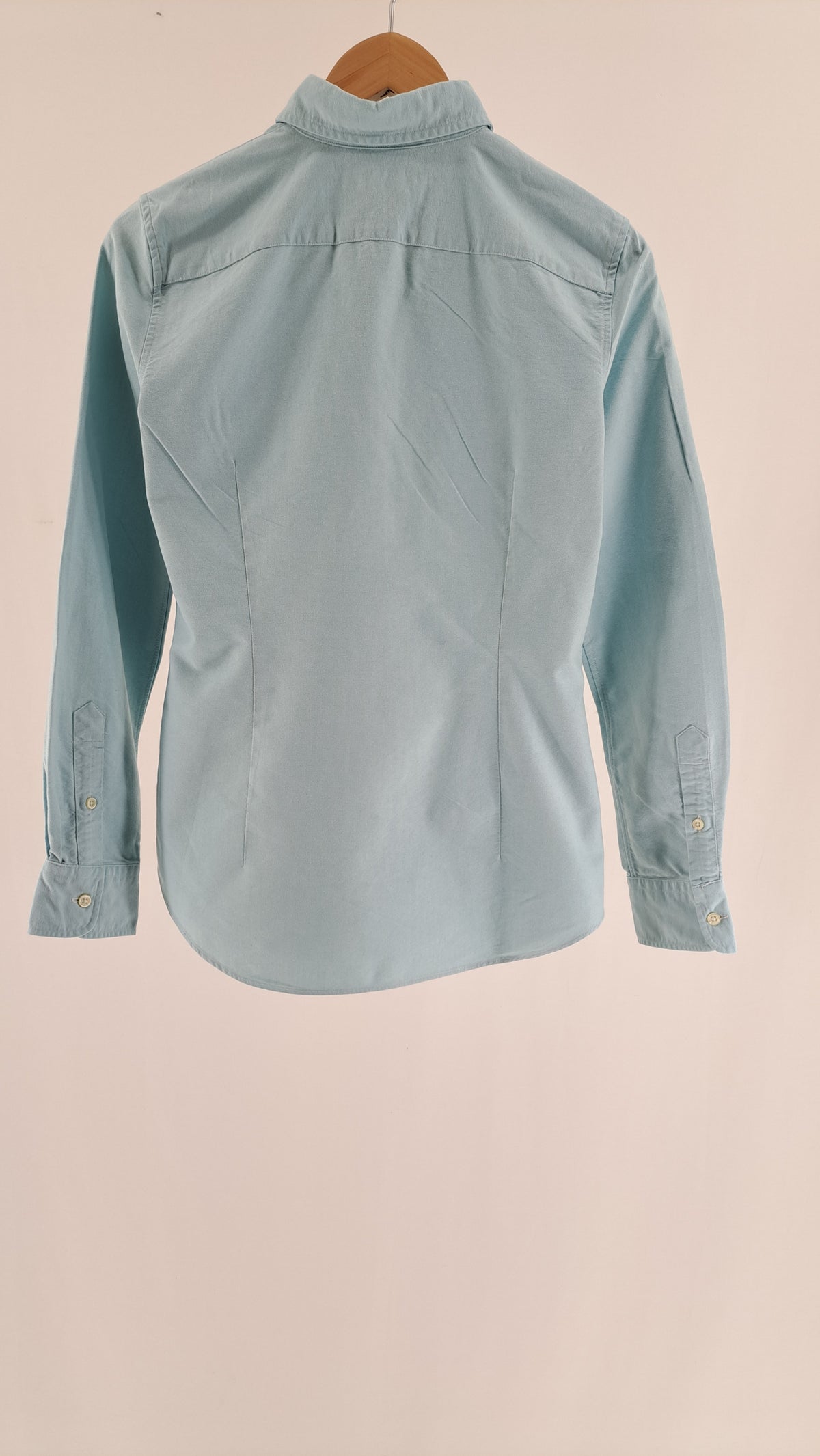 Lyseblå Polo Ralph Lauren skjorte med indsnit i ryggen set bagfra