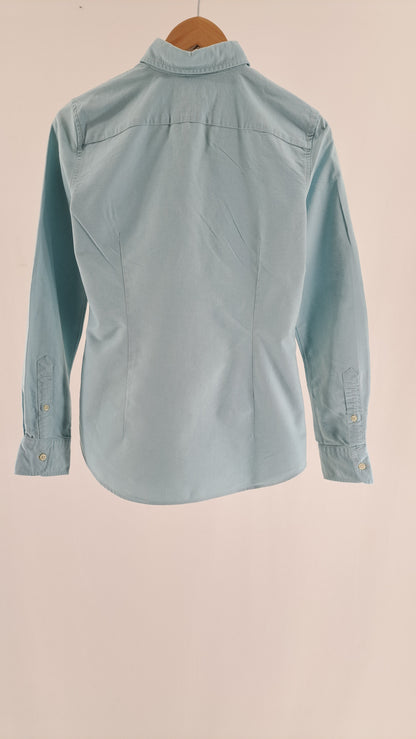 Lyseblå Polo Ralph Lauren skjorte med indsnit i ryggen set bagfra