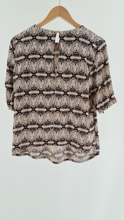 BAUM UND PFERDGARTEN • BLUSE • BEIGE/SORT MØNSTER • STR. M