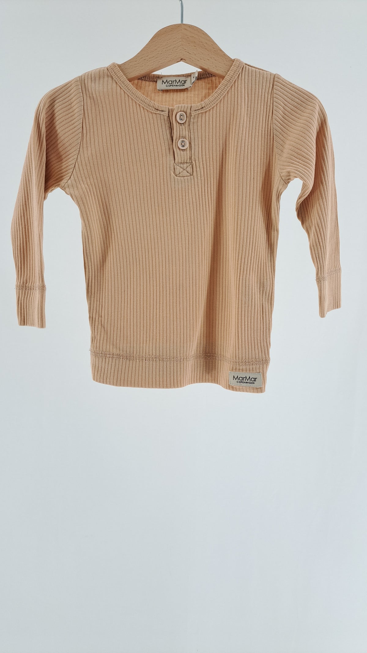 MARMAR COPENHAGEN • TRÖJA • SAND RIB HENLEY • STL. 80