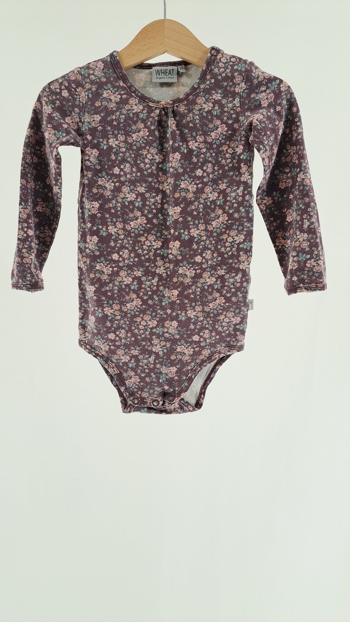 WHEAT • BODY • AUBERGINE BLOMSTERPRINT • STR. 92