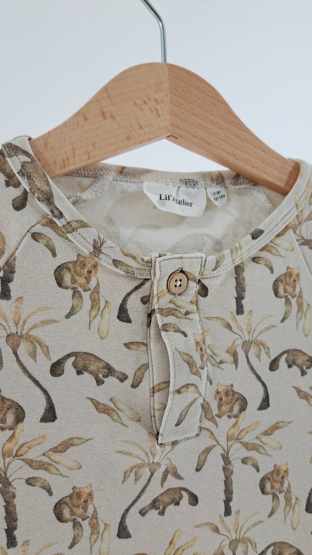 LIL' ATELIER • T-SHIRT • SAND TROPISK • STL. 122/128