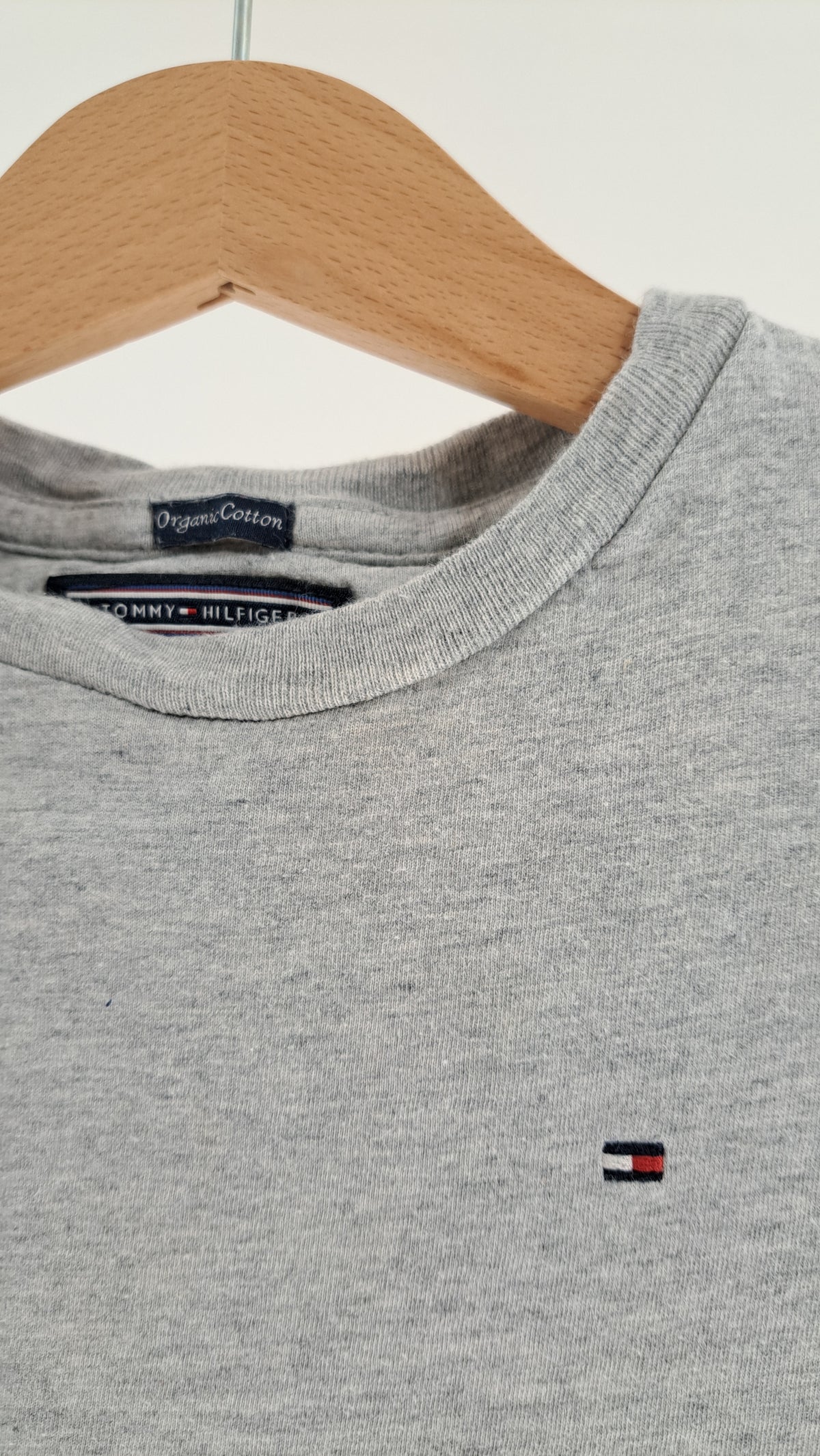 TOMMY HILFIGER • T-SHIRT • GRÅ • STR. 104