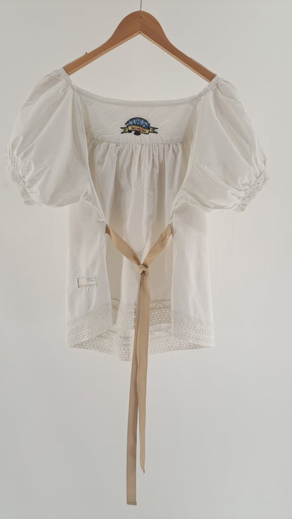 ODD MOLLY • BLUS • VIT FOLKLORISTISK BRODERI • STL. L