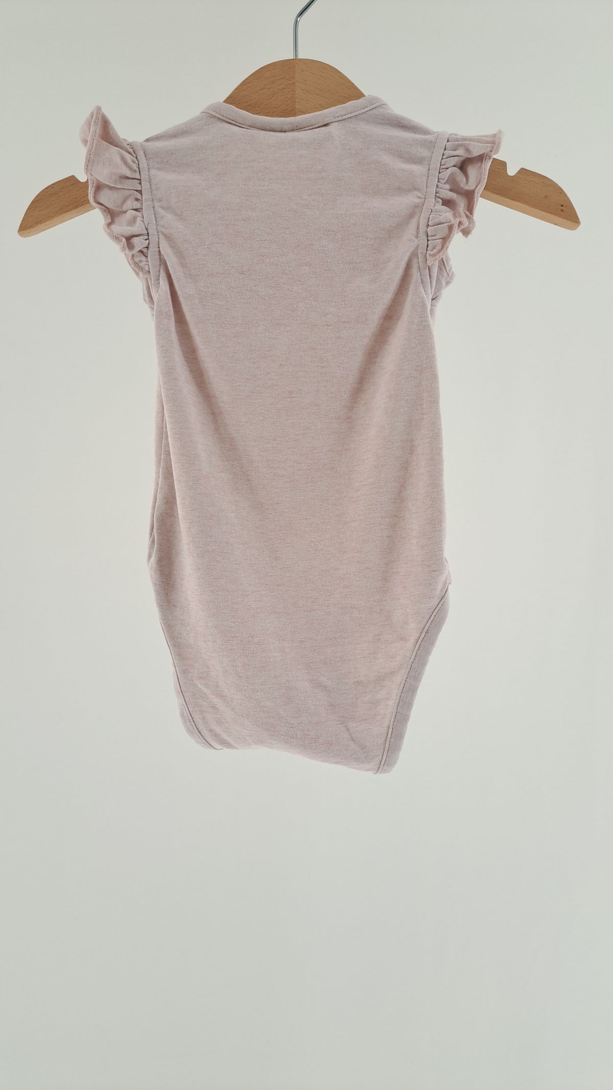 SOFT GALLERY • BODY • ROSA CHILI • STR. 68