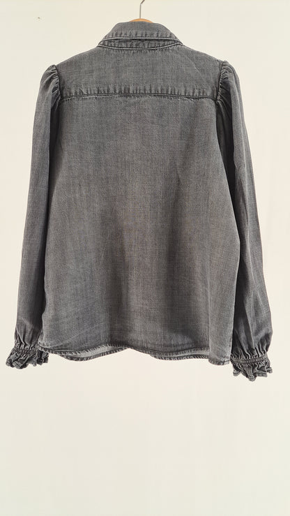 Mørkegrå Sofie Schnoor Girls denimskjorte set bagfra