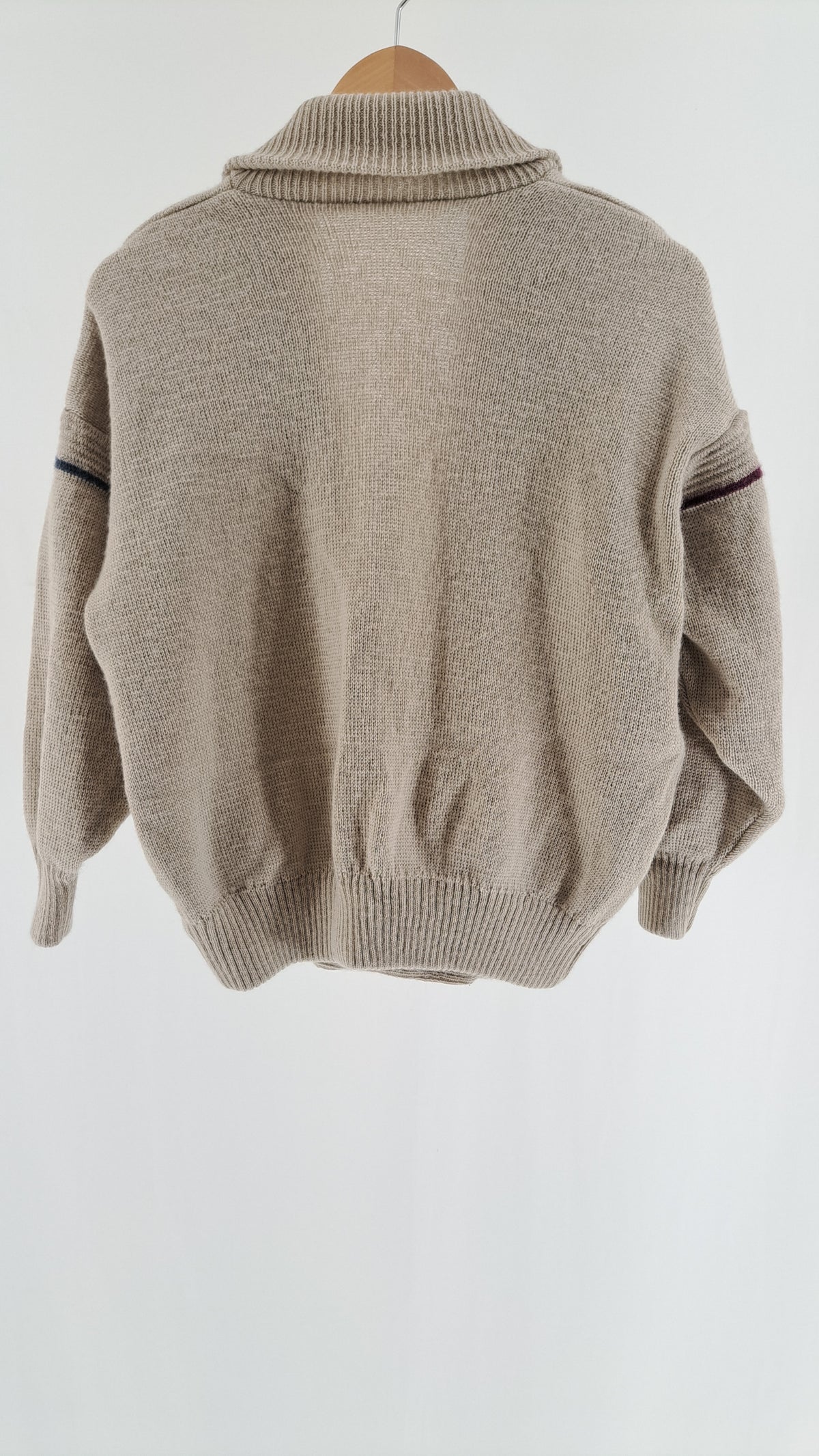 Schoeller vintage uldcardigan i beige set bagfra