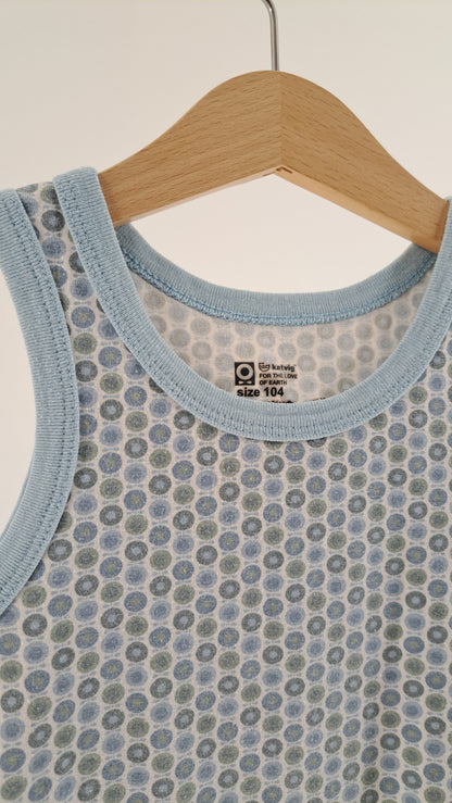 KATVIG • TOP • BABYBLÅ PRIKPRINT • STR. 104